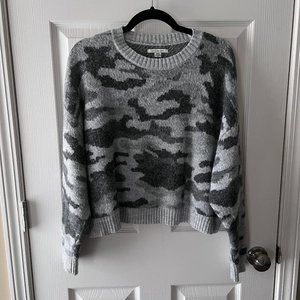 American Eagle | Gray Camo Sweater